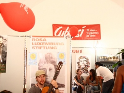 Cuba Sí auf der Buchmesse in Havanna