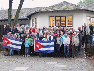Die Teilnehmer des Cuba Sí-Treffens am Werbellinsee-Treffens am Werbellinsee
