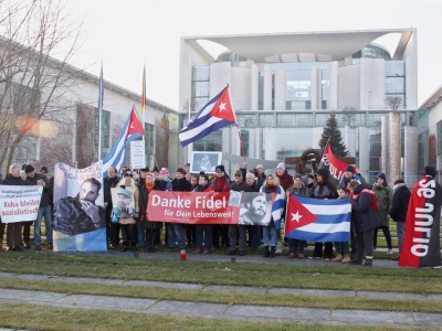 Ehrendes Gedenken an Fidel in Berlin