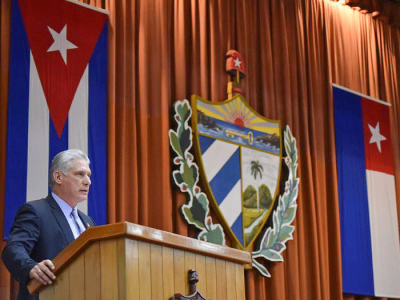 Präsident Díaz-Canel prangerte an, die US-Regierung bestehe darauf, uns zu töten, während wir darauf bestünden zu leben und zu siegen. „Cuba Viva hat seine eigenen Möglichkeiten überschritten." Foto: Estudios Revolución 