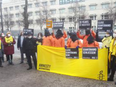 Protest vor der US-Botschaft in Berlin gegen das US-Lager Guantanamo. Quelle: Heinrich Bücker, Berlin