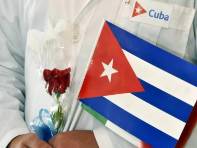 Die kubanischen Ärzt*innen sind Botschafter der Solidarität in aller Welt - seien auch wir solidarisch mit Kubas Gesundheitswesen! Foto: escambray.cu