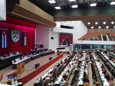 Blick in den Plenarsaal der kubanischen Nationalversammlung. Foto: Granma