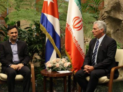 Kuba und der Iran bauen ihre Zusammenarbeit aus: Das Foto zeigt den Präsidenten Kubas, Miguel Díaz-Canel (re.), im September 2023 mit dem iranischen Vizepräsidenten Dr. Ruhollad Dehghani Firouz Abadi während dessen Besuch in Kuba am Rande des G77+China-Gipfels. Foto: Cubaminrex