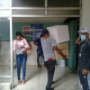 Am Eingang zum Krankenhaus "Dr. Agostinho Neto" wird die eingehende Fracht dokumentiert.