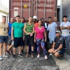 Nach der Ankunft in Kuba und der Freigabe durch den Zoll im Hafen Mariel: Gleich öffnen sich die Türen und das Ausladen beginnt. Genügend Helfer der befreundeten Organisation Quisicuaba stehen bereit. 