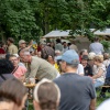 Gegen Abend füllte sich die Parkaue zusehends mit Gästen, die auf die Hauptband des Abends, "Ecos de Siboney", warteten. Die Truppe um die drei Enkel der kubanischen Musikerlegende Compay Segundo aus dem "Buena Vista Social Club" führen das Erbe ihres berühmten Großvaters fort und setzten eigene Akzente. 
Foto: Jens Schulze/R-mediabase