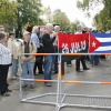 Keine Chance für Kontras: die Freunde Kubas "verteidigen" die Botschaft Kubas