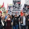 „Nazis raus“ und „Haut ab!“ riefen die Demonstranten vor dem Karl-Liebknecht-Hau