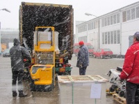 Containerbeladung im Schnee