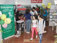 Der Infostand von Cuba Sí auf der Buchmesse in Havanna